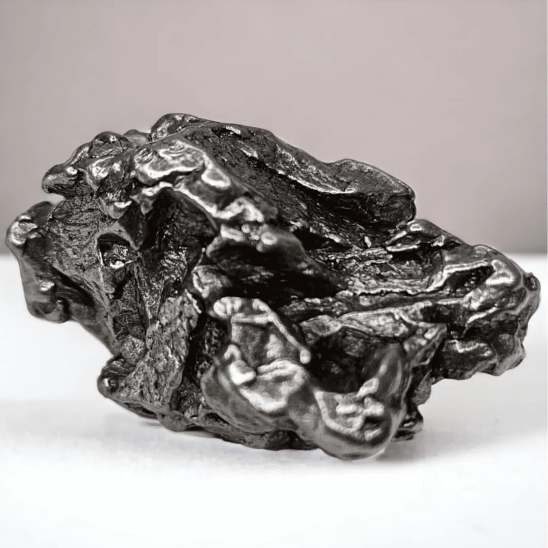 Campo del Cielo Meteorite – Meteorite di ferro su display in legno – Trovato nel 1576 – 4,5 miliardi di anni – Regalo per collezionisti e appassionati di spazio