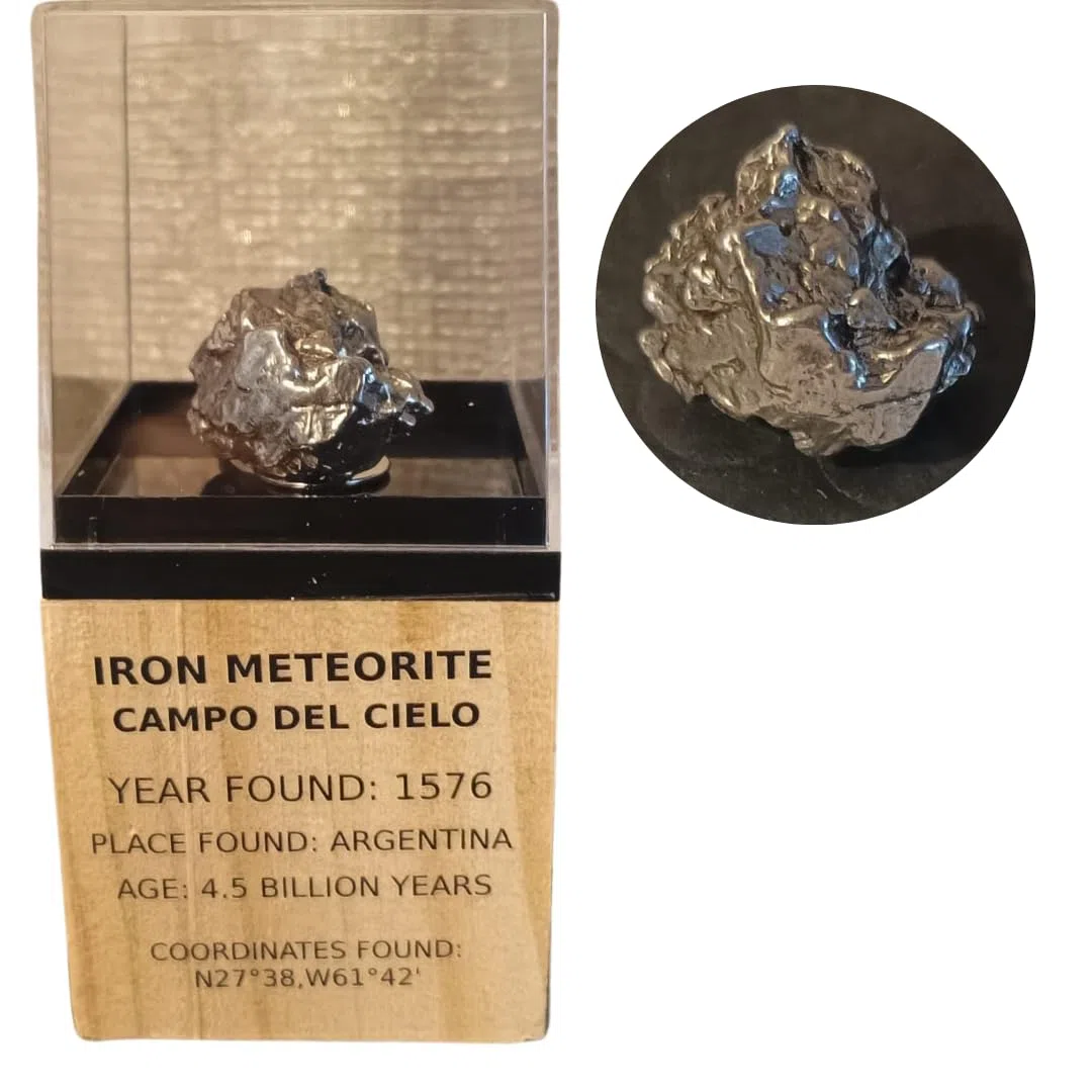 Campo del Cielo Meteorite – Meteorite di ferro su display in legno – Trovato nel 1576 – 4,5 miliardi di anni – Regalo per collezionisti e appassionati di spazio