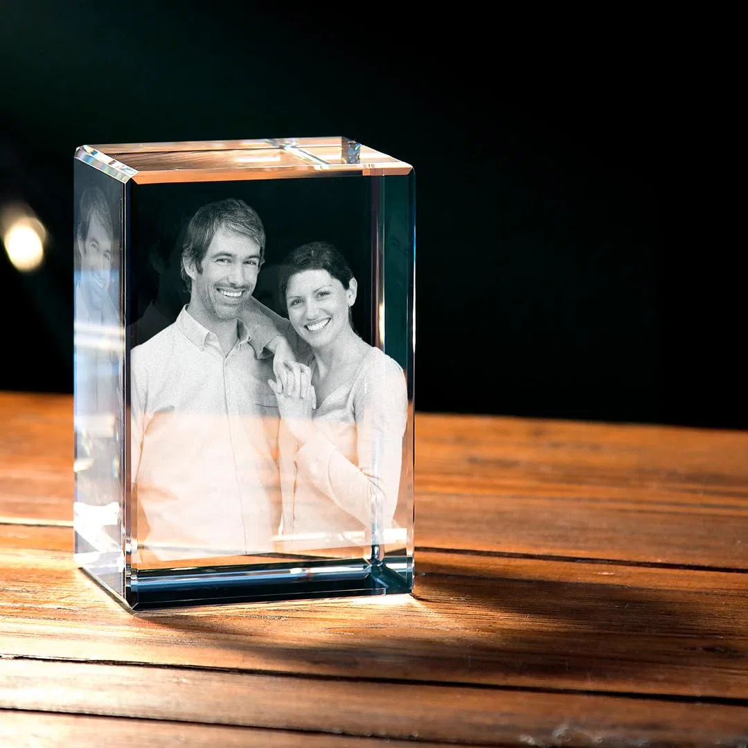 Rettangolo di Cristallo Personalizzato con Foto - Incisione 3D a Laser - Idea Regalo Personalizzabile con Fotografia e Scritta per Famiglia, Festa della Mamma, del Papà, Fidanzati - R80V 5x8x5 cm