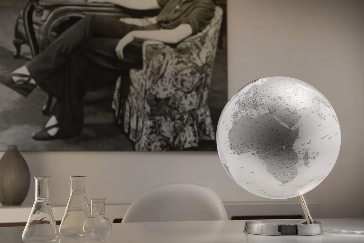 Tecnodidattica – Mappamondo Light&Colour Metal Chrome | Luminoso, girevole, con cartografia Politica aggiornata | Lampada di design | Diametro 30 cm